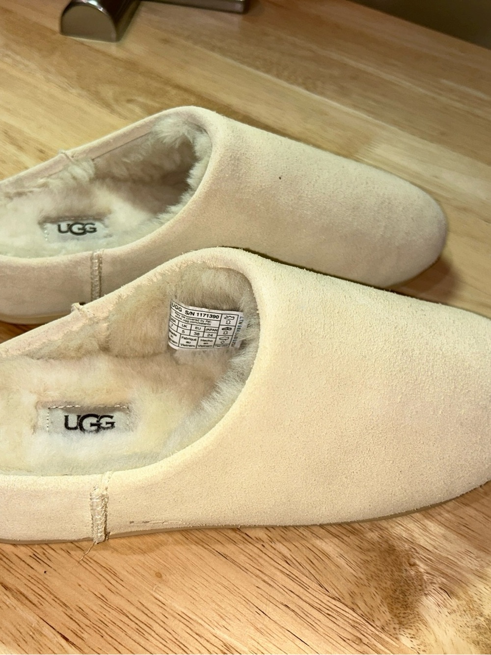UGG Women's Elea Slip On Clog Slipper Lamb Fur Beige / Buttercup New Size 7 NWOB